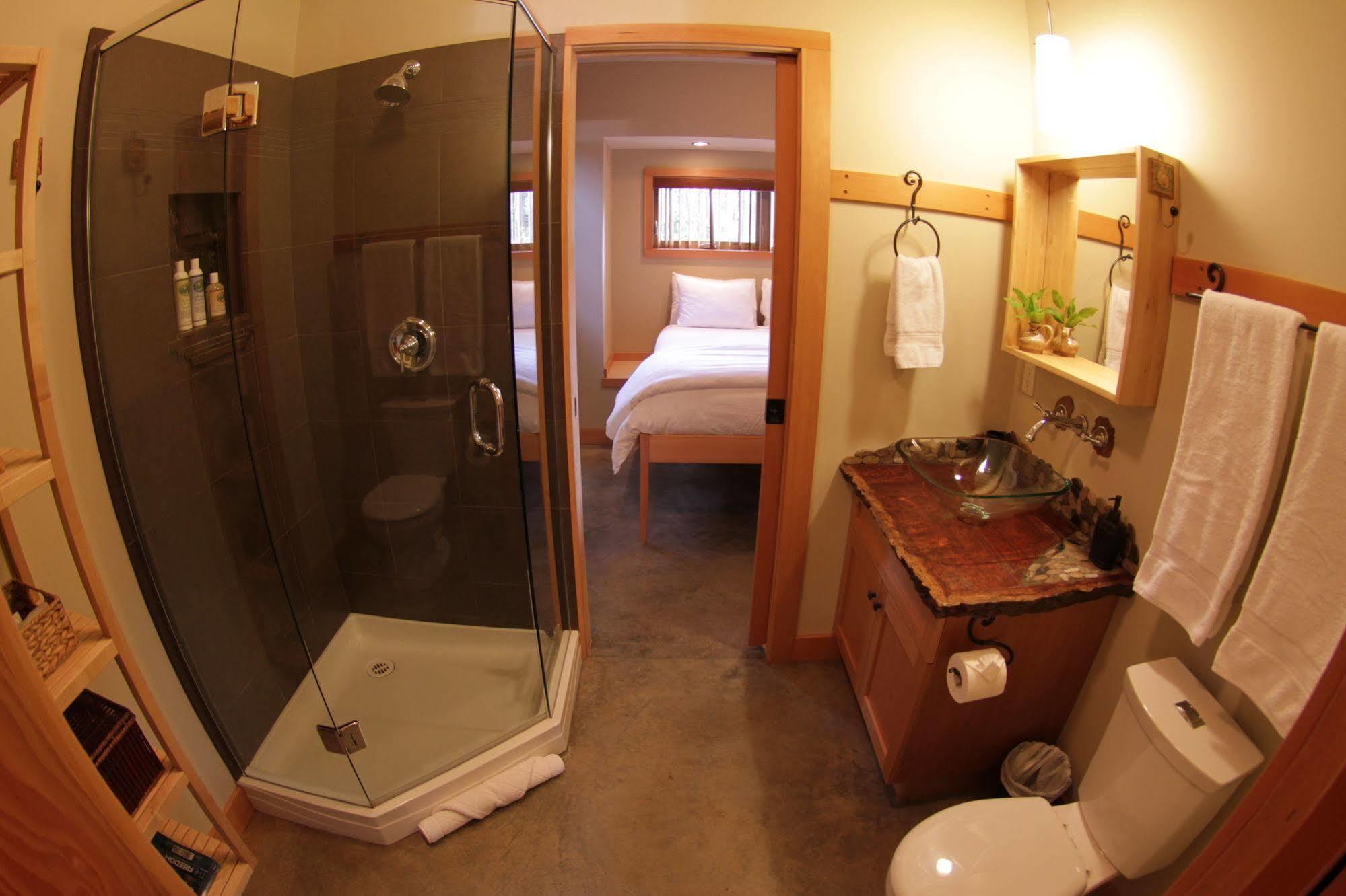 Black Bear Guesthouse Tofino Extérieur photo