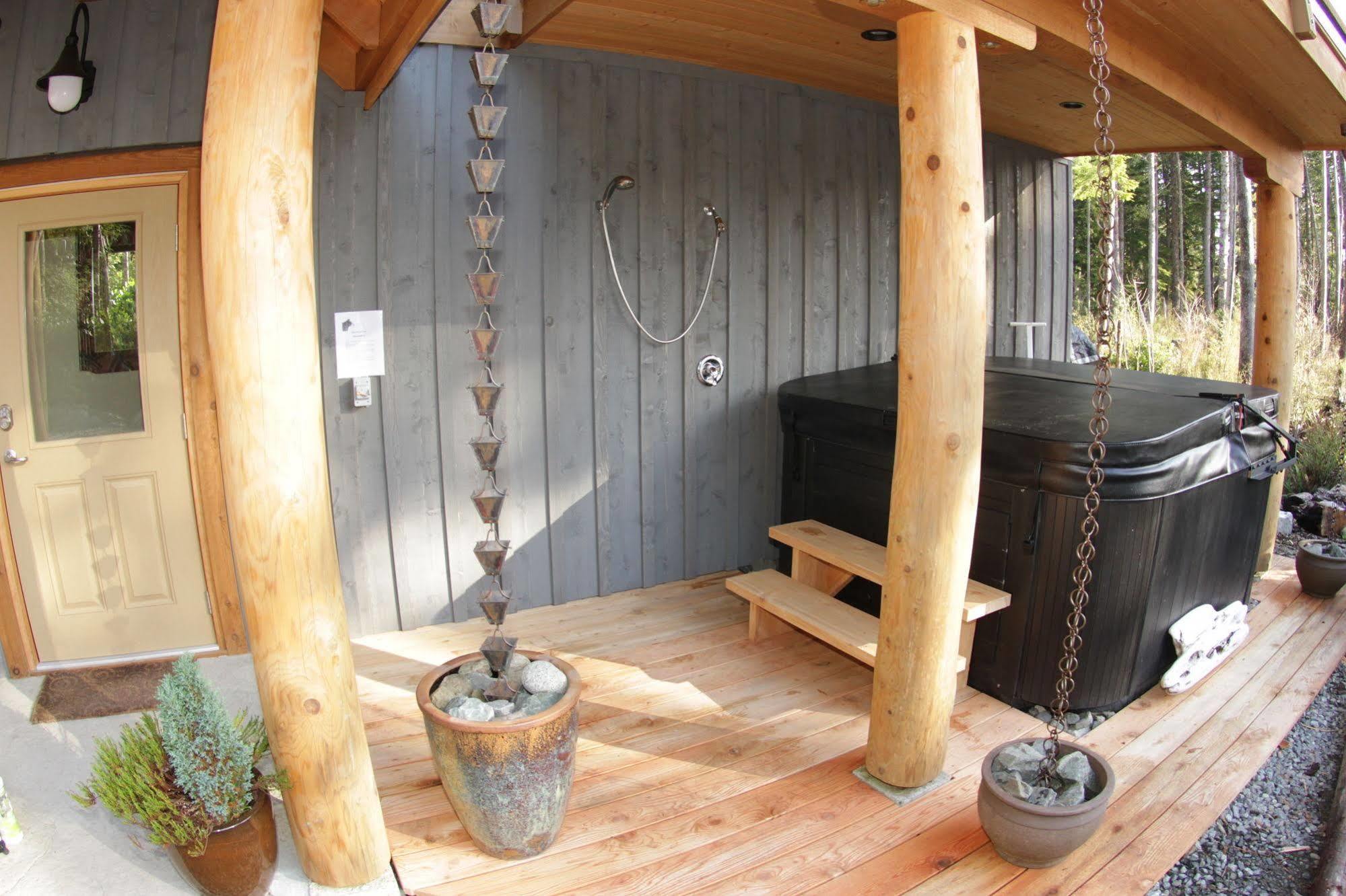 Black Bear Guesthouse Tofino Extérieur photo
