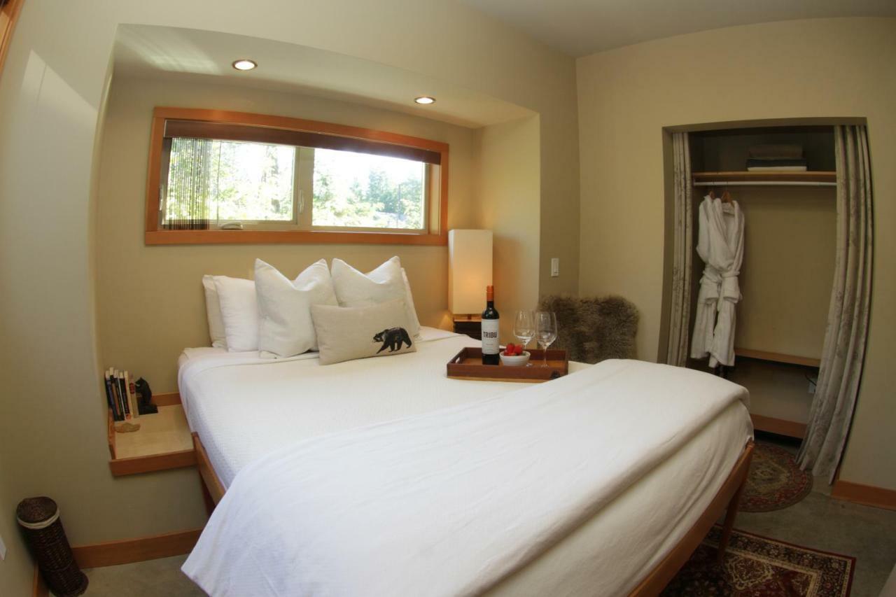 Black Bear Guesthouse Tofino Extérieur photo